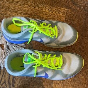 Nike Gray and Yellow Sneakers Modern Athletic Design